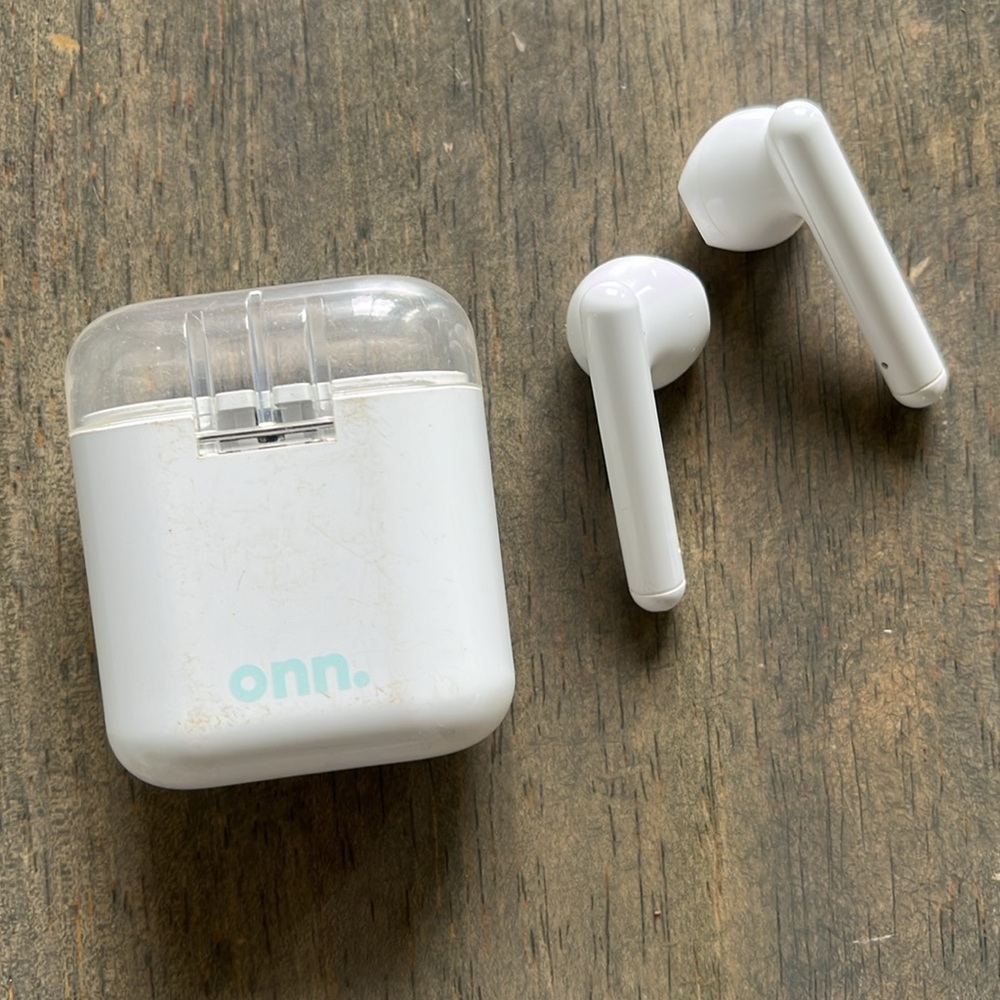Onn White Wireless Earbuds